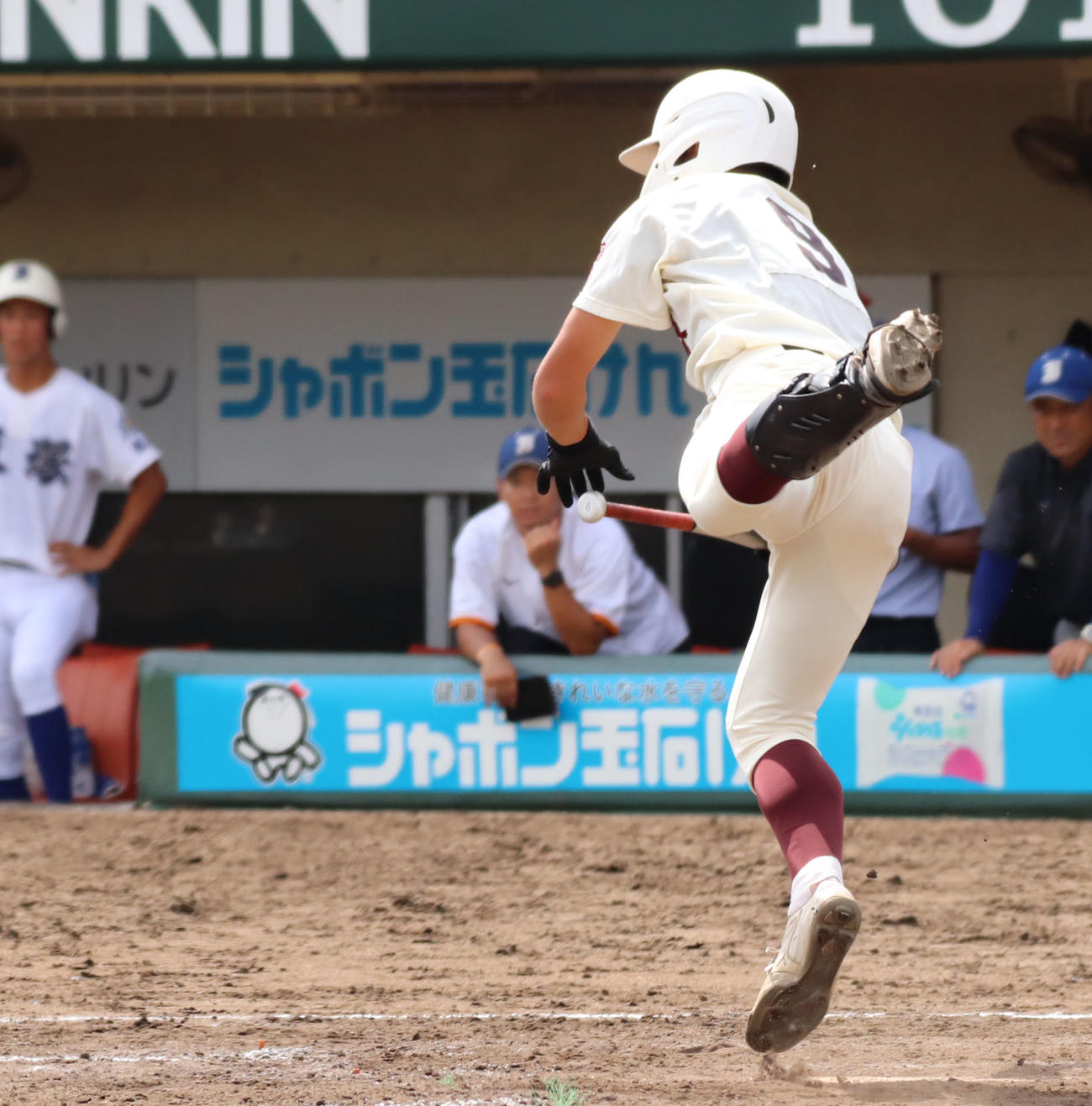 福岡大大濠対飯塚　4回表福岡大濠1死一、三塁、立川は勝ち越しのスクイズを決める（撮影・鬼束羽瑠菜）