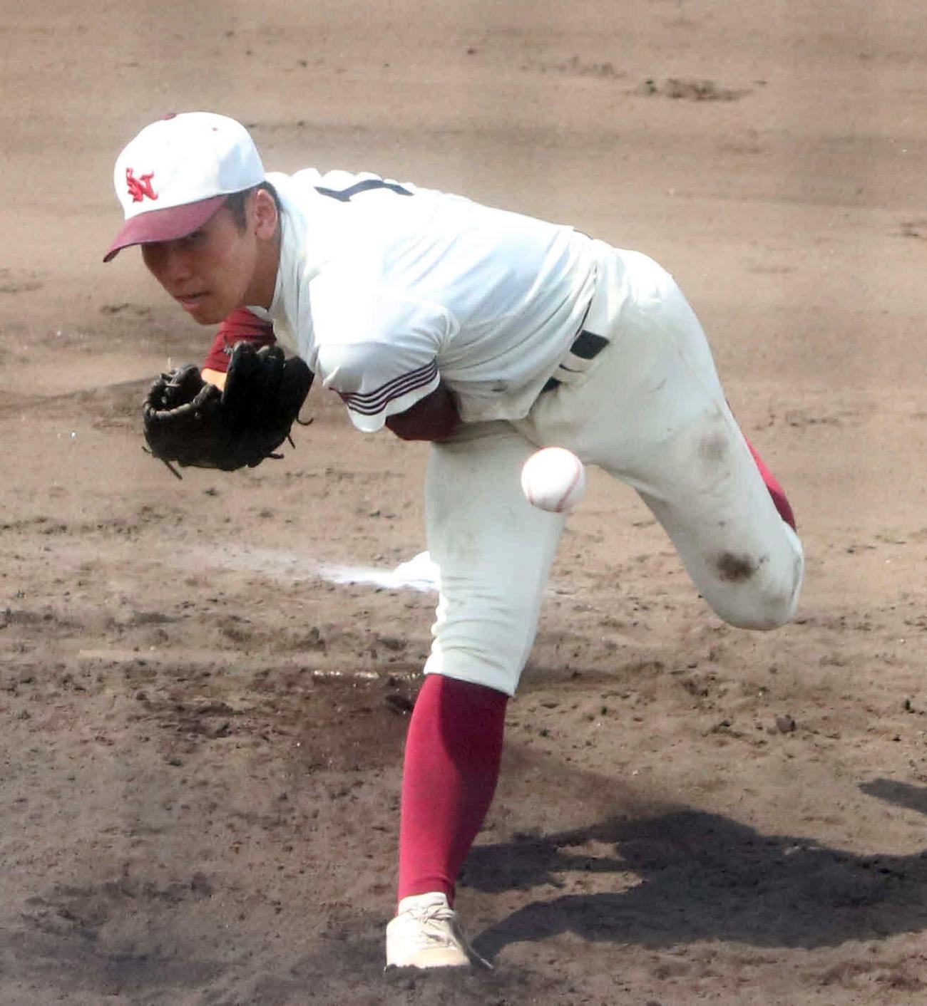 履正社戦に先発した四條畷・鞍留（撮影・塚本光）