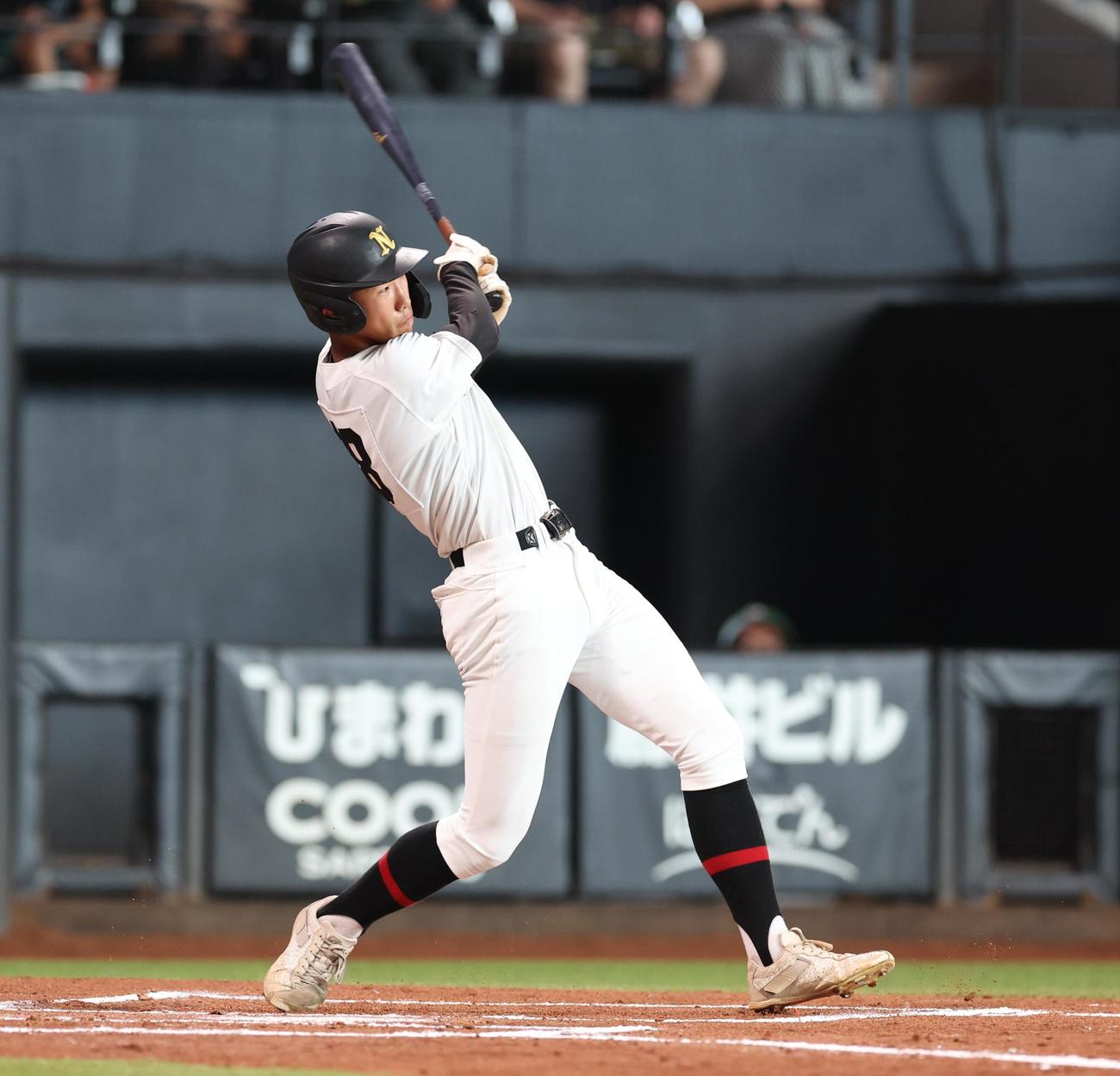 立命館慶祥対札幌日大　1回裏札幌日大2死二塁、左前適時打を放つ窪田（撮影・黒川智章）