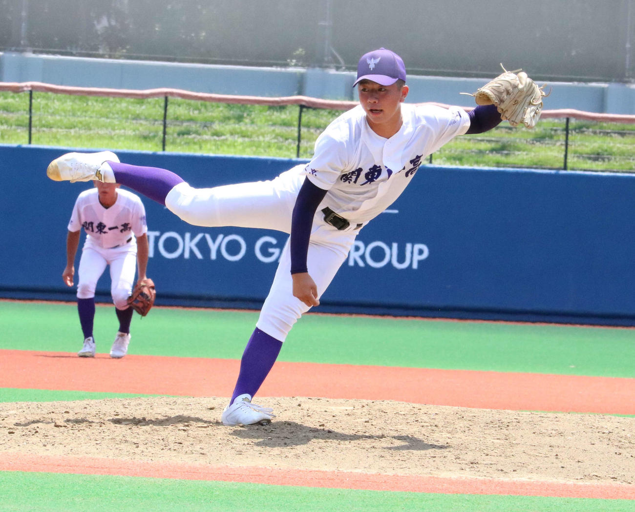 成立学園対関東第一　先発し力投する関東第一・大後（撮影・水谷京裕）