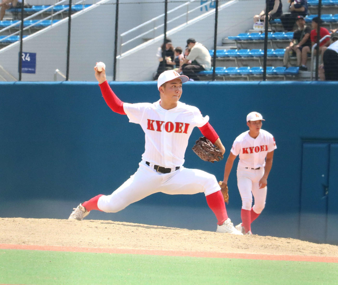 共栄学園対東京　先発し力投する共栄学園・城戸口（撮影・水谷京裕）