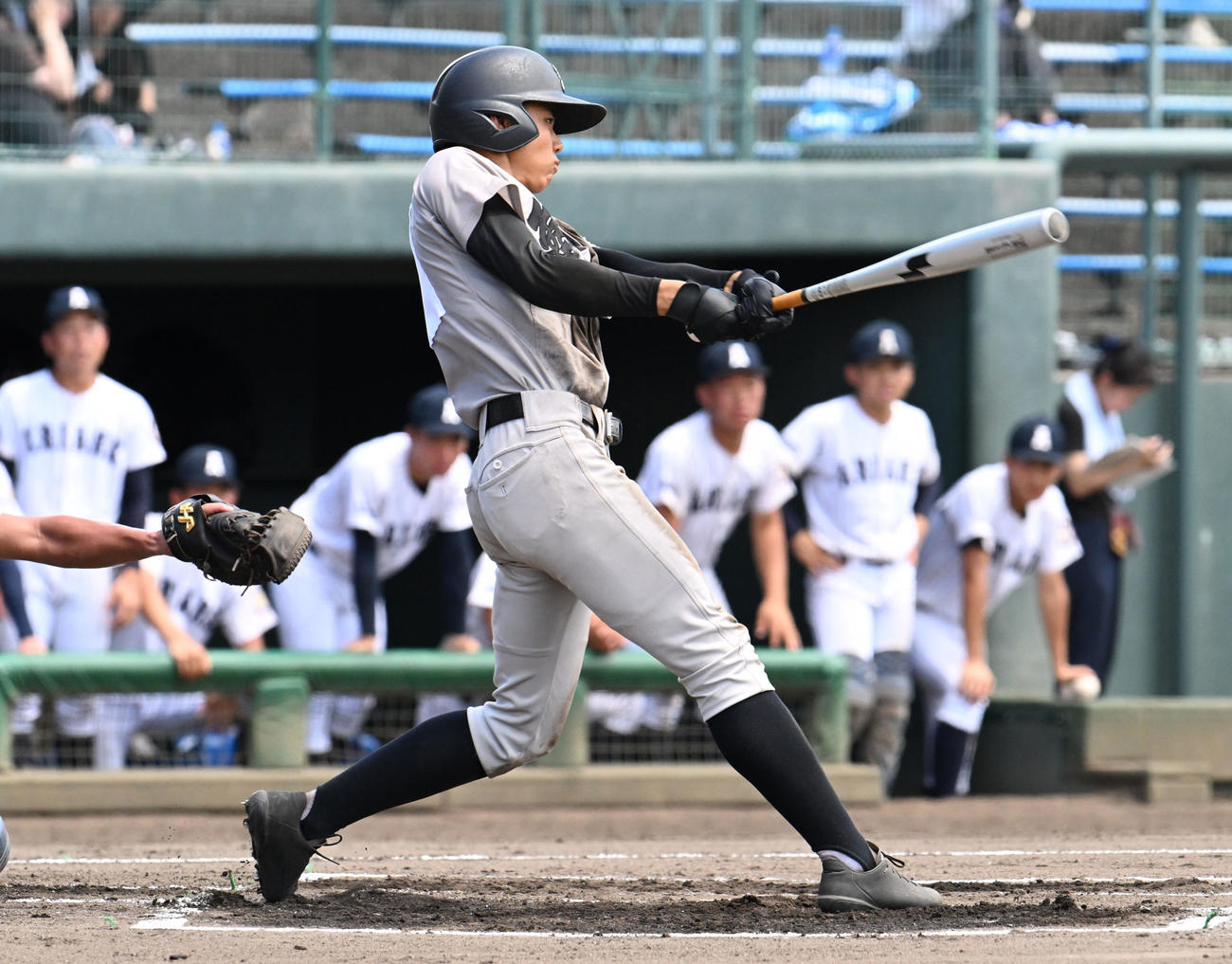 熊本工対有明　6回裏熊本工1死二塁、小城は適時三塁打を放つ（撮影・林敢治）