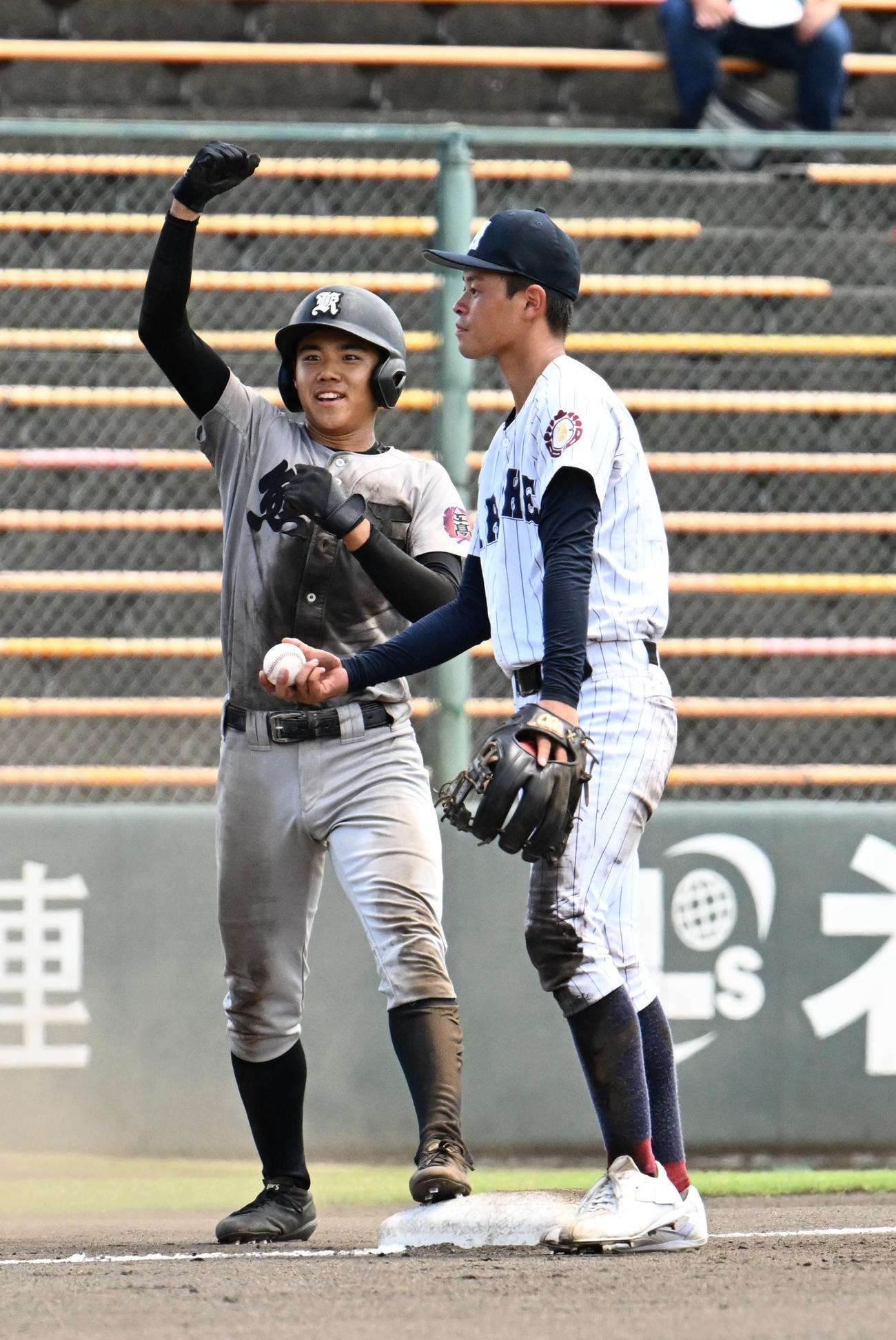 熊本工対有明　6回裏熊本工1死二塁、小城は適時三塁打を放つ（撮影・林敢治）