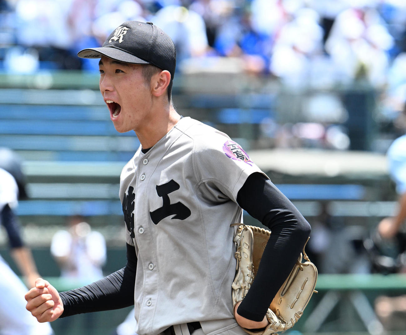 熊本工対有明　熊本工先発・山本は1回をきっちり抑えガッツポーズ（撮影・林敢治）