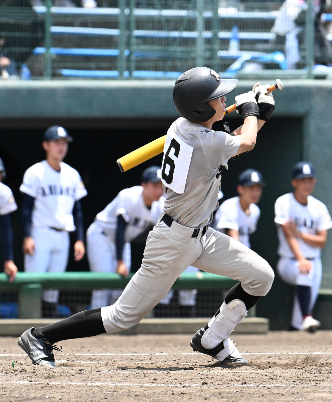 熊本工対有明　3回裏熊本工2死、浦上は安打を放つ（撮影・林敢治）