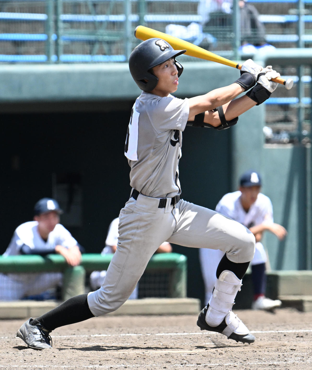 熊本工対有明　5回裏熊本工1死一、二塁、浦上は適時打を放つ（撮影・林敢治）