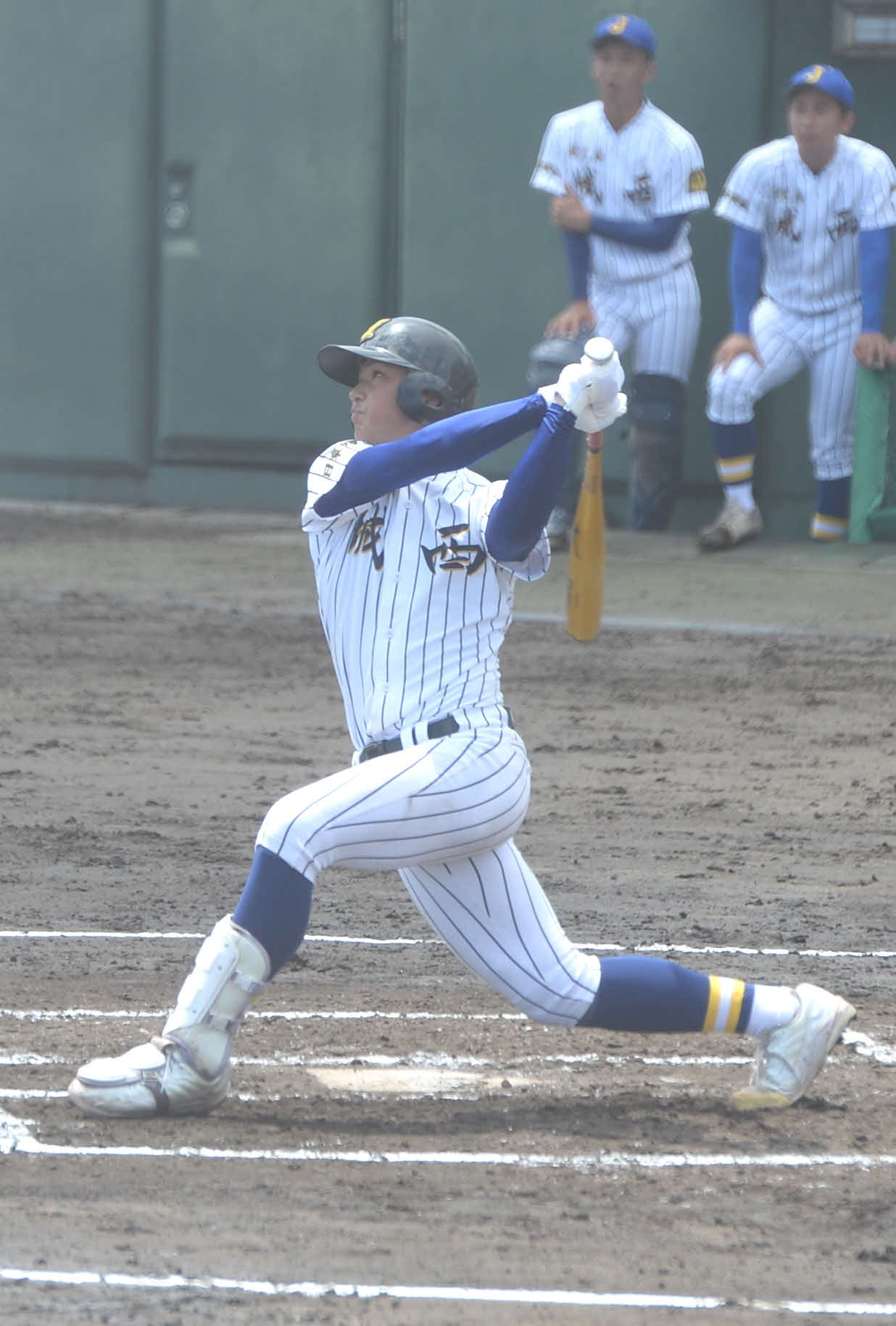 鶴丸対鹿児島城西　1回裏鹿児島城西2死三塁、先制の適時三塁打を放つ坂口（撮影・佐藤究）