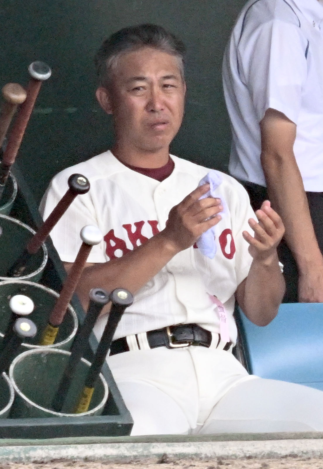 全国高校野球秋田県大会　秋田商対金足農　戦況を見つめる秋田商・太田監督（撮影・千葉一成）