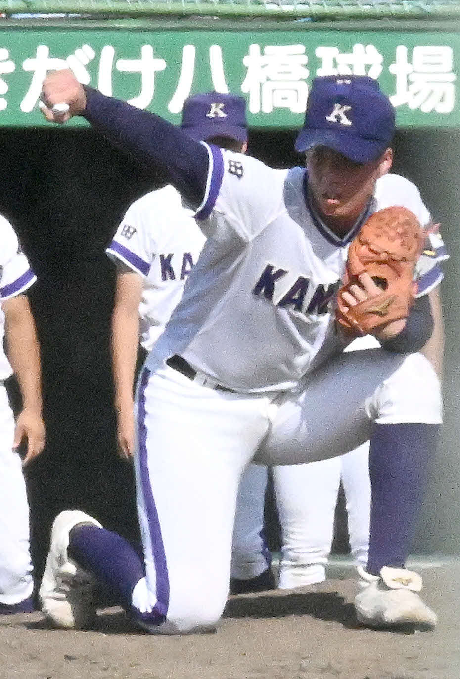 全国高校野球秋田県大会　秋田商対金足農　9回の投球を前にポーズを決める金足農・吉田（撮影・千葉一成）
