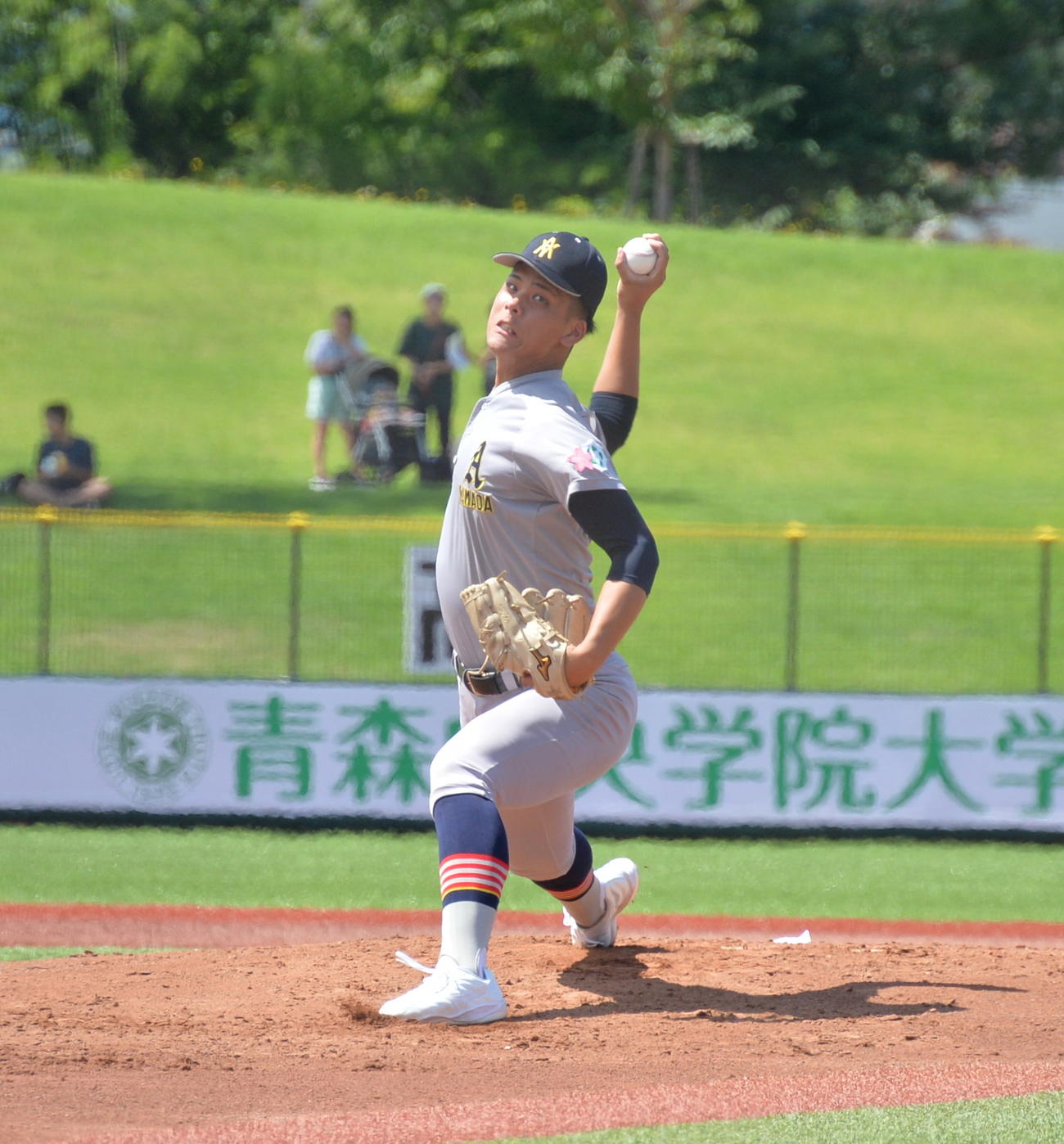 弘前学院聖愛対青森山田　2回からマウンドに上がった青森山田のエース右腕・関（撮影・濱本神威）