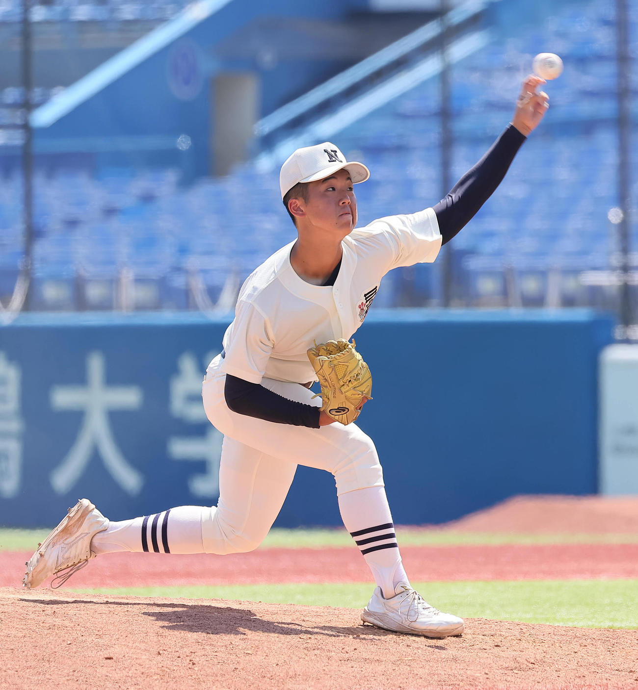 拓大一対日大三　6回途中から登板した日大三・谷亀（撮影・足立雅史）