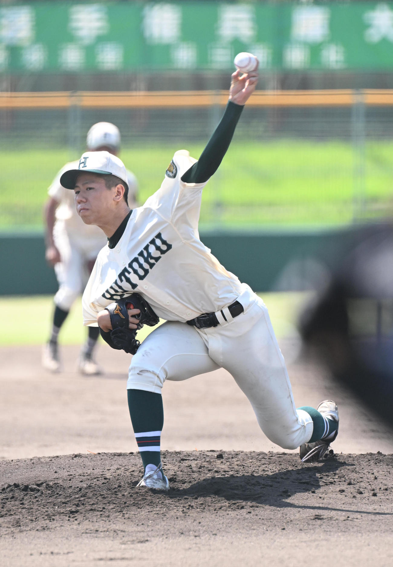 報徳学園対明石南　6回を投げ無安打・無失点と好投する報徳学園先発の伊藤（撮影・和賀正仁）