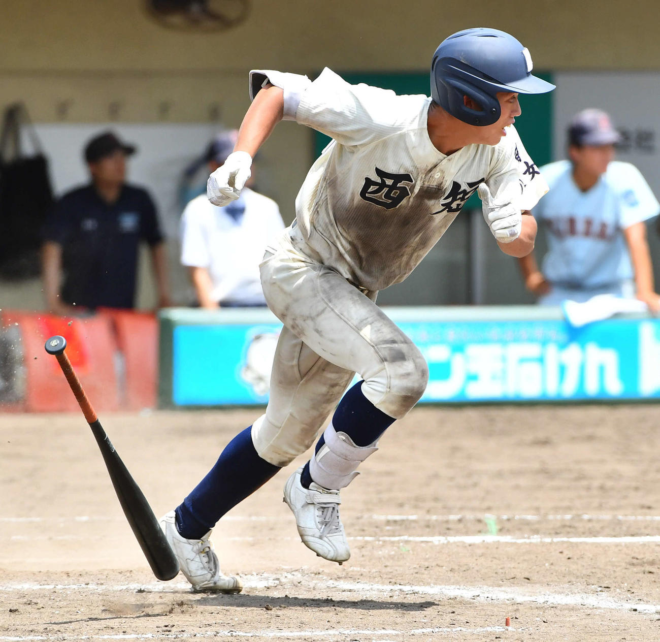 西日本短大付対近大福岡　10回表西日本短大付1死二、三塁、斉藤は勝ち越しの適時遊撃内野安打を放つ（撮影・岩下翔太）