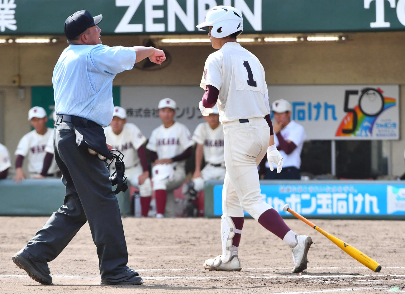 福岡大大濠対福岡大若葉　6回表福岡大大濠2死三塁、この試合3度目の敬遠で出塁する柴田（撮影・岩下翔太）