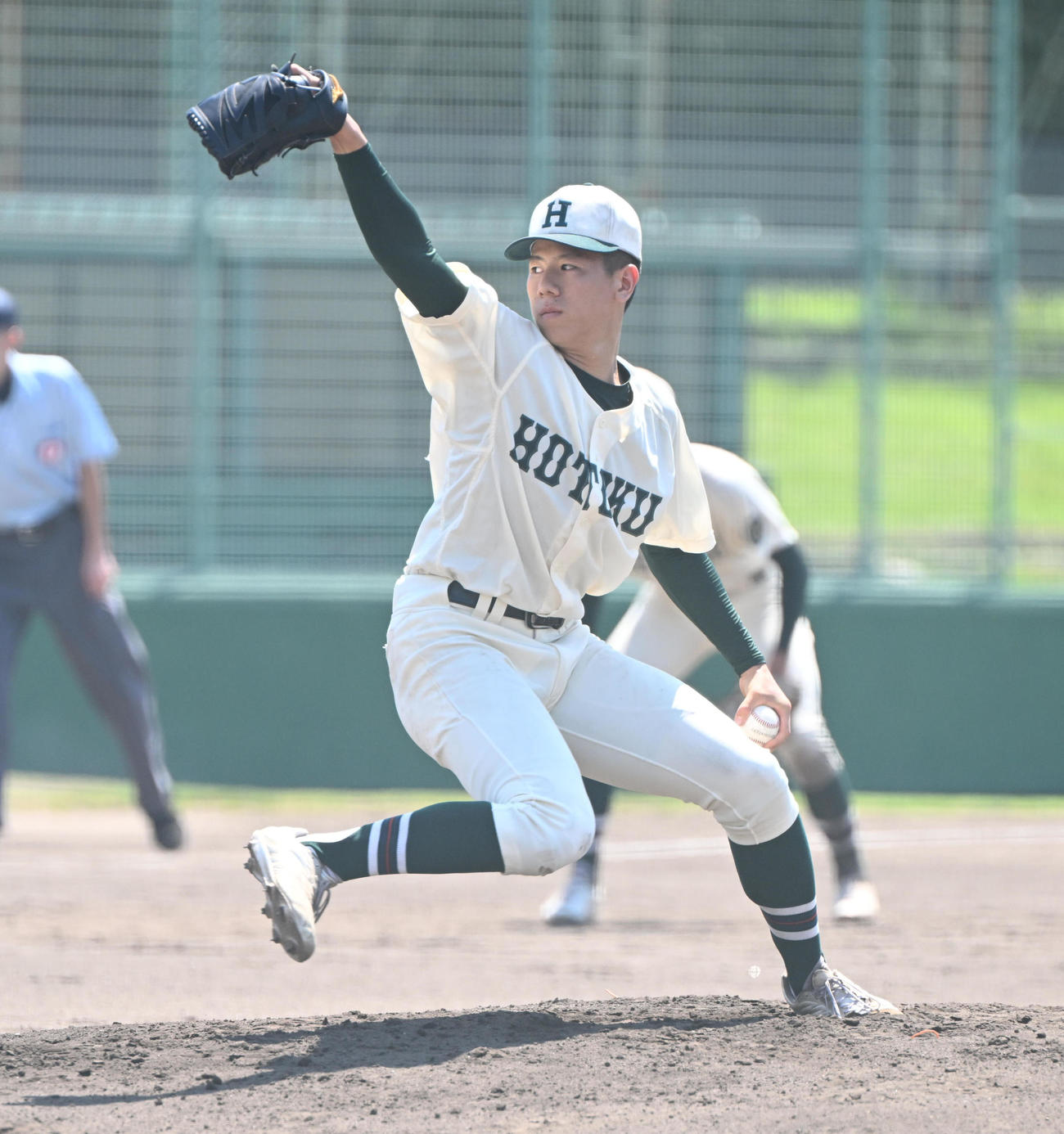 報徳学園対明石南　6回を投げ無安打・無失点と好投する報徳学園先発の伊藤（撮影・和賀正仁）