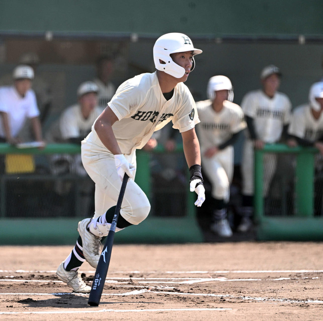 報徳学園対明石南　1回表報徳学園1死三塁、右越えに適時二塁打を放つ安井（撮影・和賀正仁）