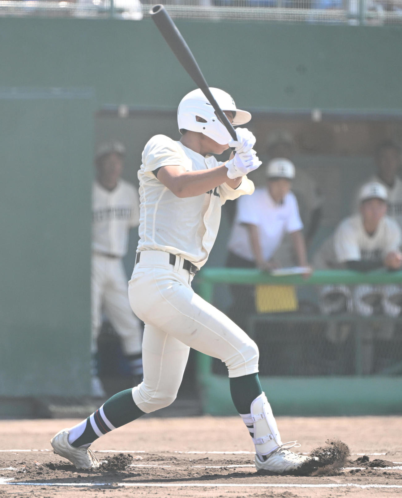 報徳学園対明石南　1回表報徳学園1死三塁、右越えに適時二塁打を放つ安井（撮影・和賀正仁）