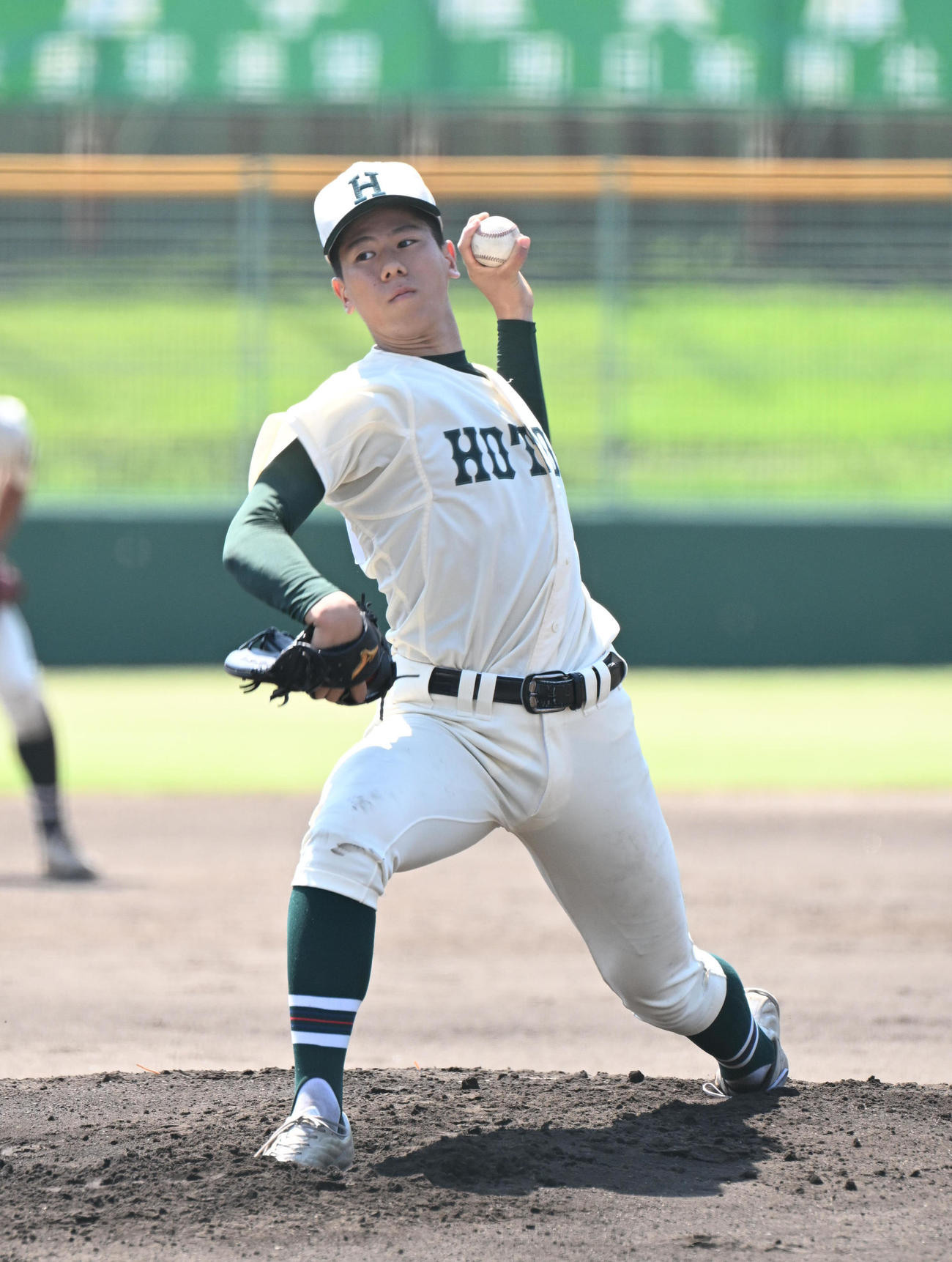 報徳学園対明石南　6回を投げ無安打・無失点と好投する報徳学園先発の伊藤（撮影・和賀正仁）