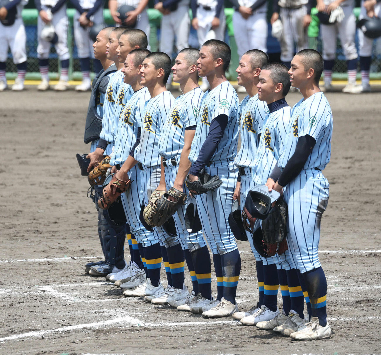 紀北農芸戦に勝利して校歌斉唱する和歌山南陵ナイン（2024年7月16日撮影）