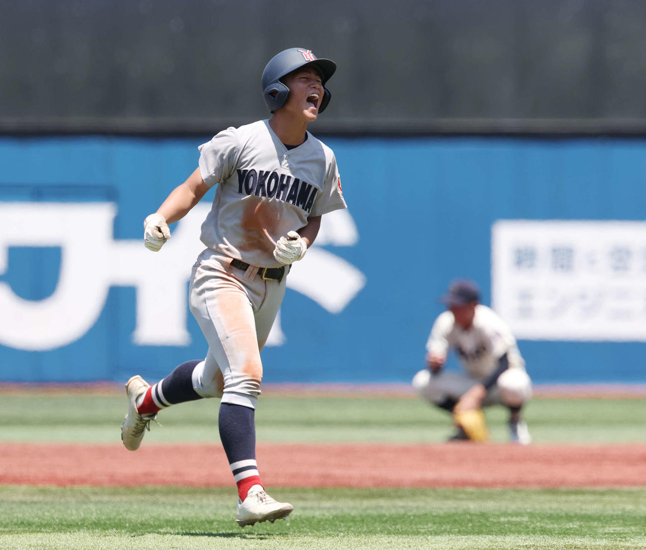 武相対横浜　9回裏横浜2死満塁、サヨナラ左適時打を放った奥村凌は雄たけびを上げる（撮影・宮地輝）