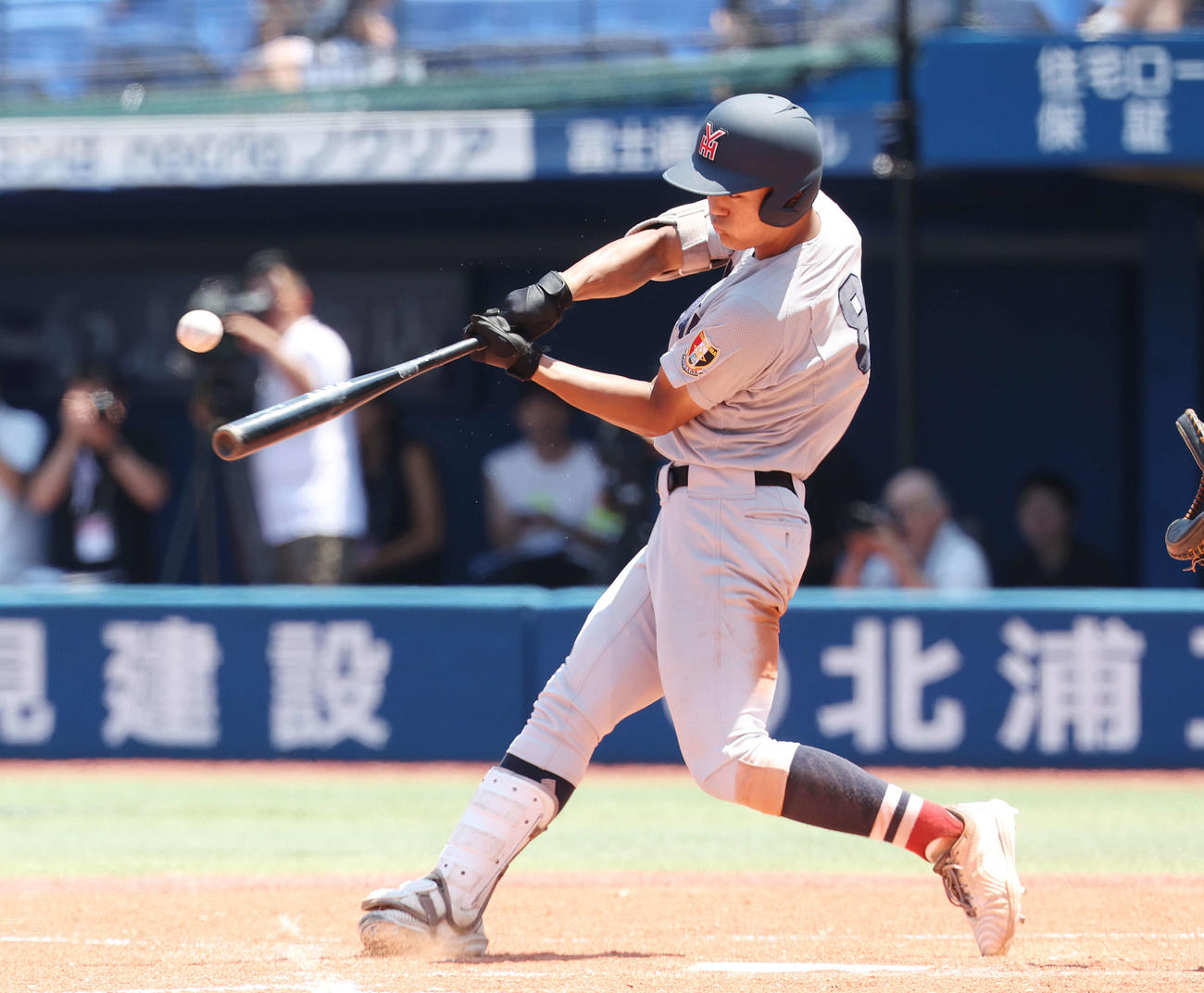 武相対横浜　5回裏横浜2死二塁、右適時打を放つ阿部（撮影・宮地輝）
