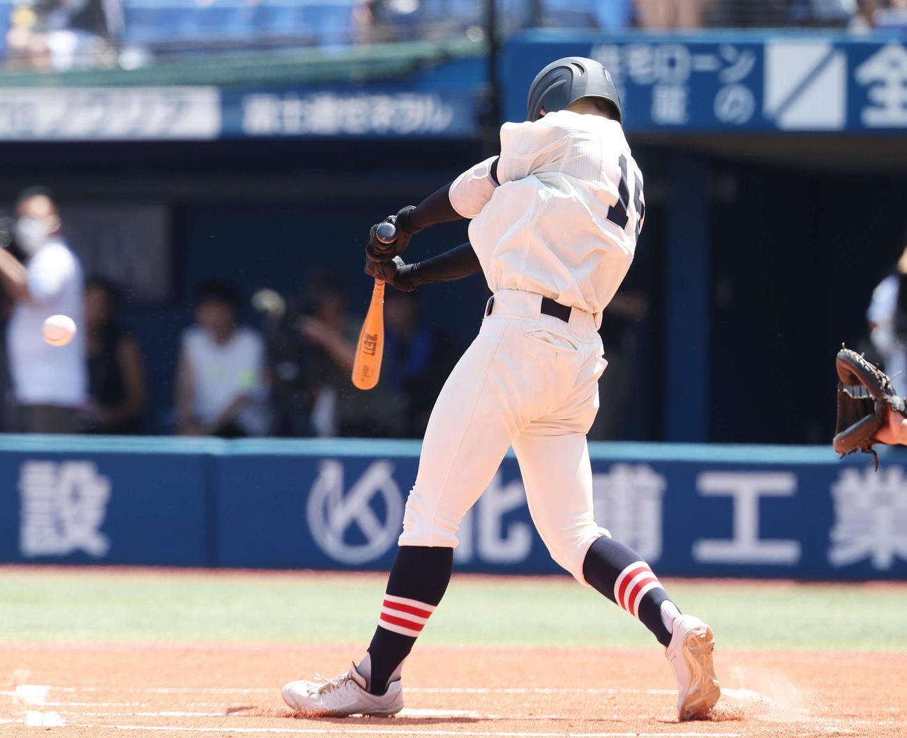 武相対横浜　2回表武相2死満塁、右前適時打を放つ渡辺（撮影・宮地輝）