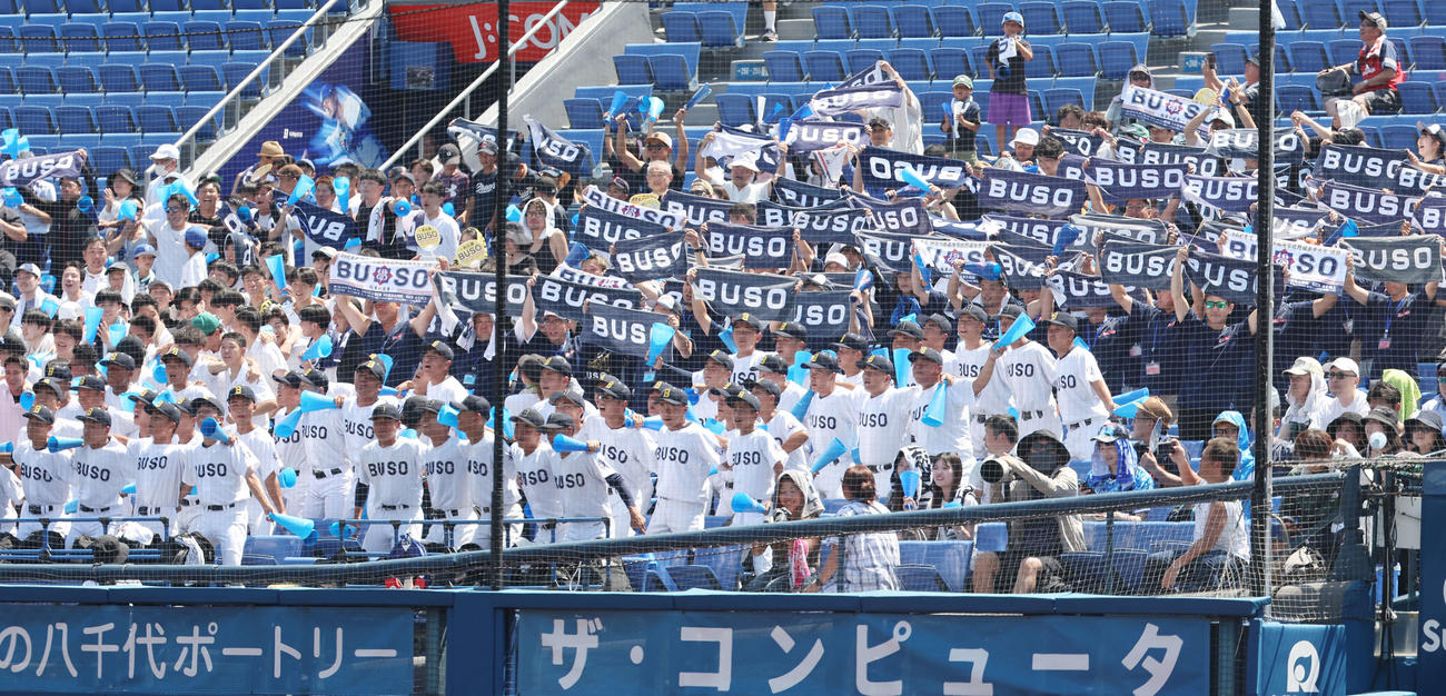 武相対横浜　応援する武相スタンド（撮影・宮地輝）