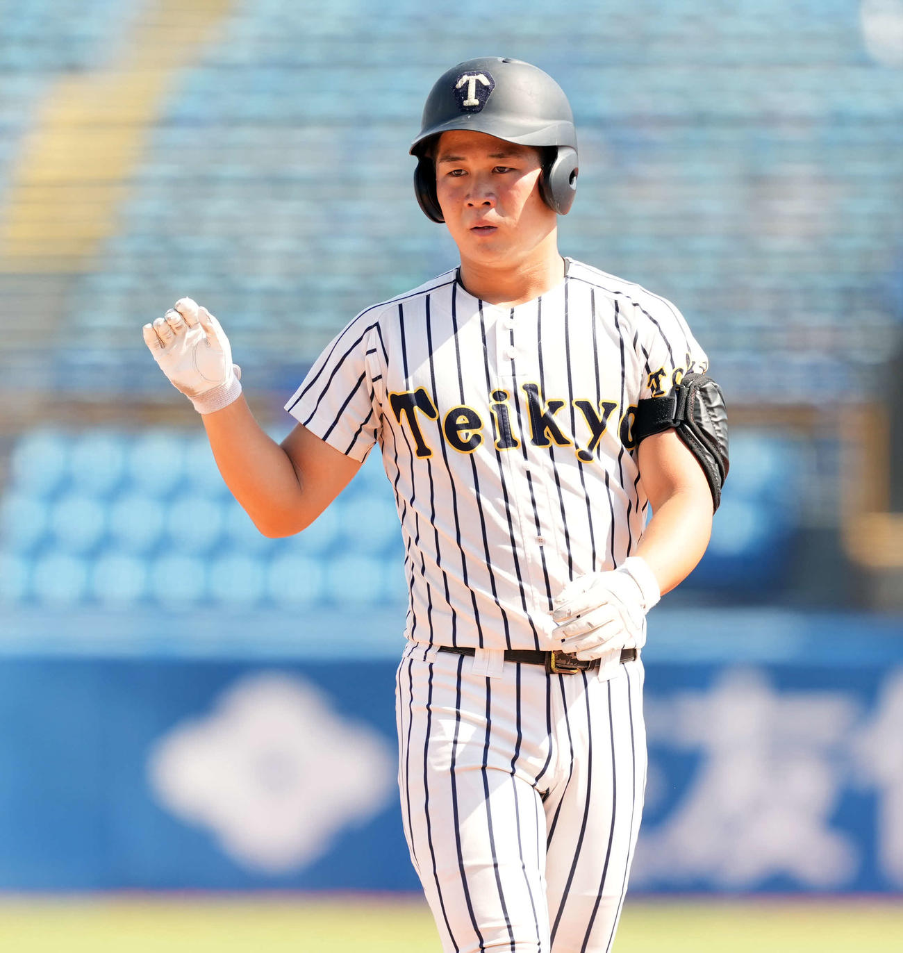 淑徳対帝京　2回裏帝京1死満塁、左前に適時打を放った安部（撮影・たえ見朱実）