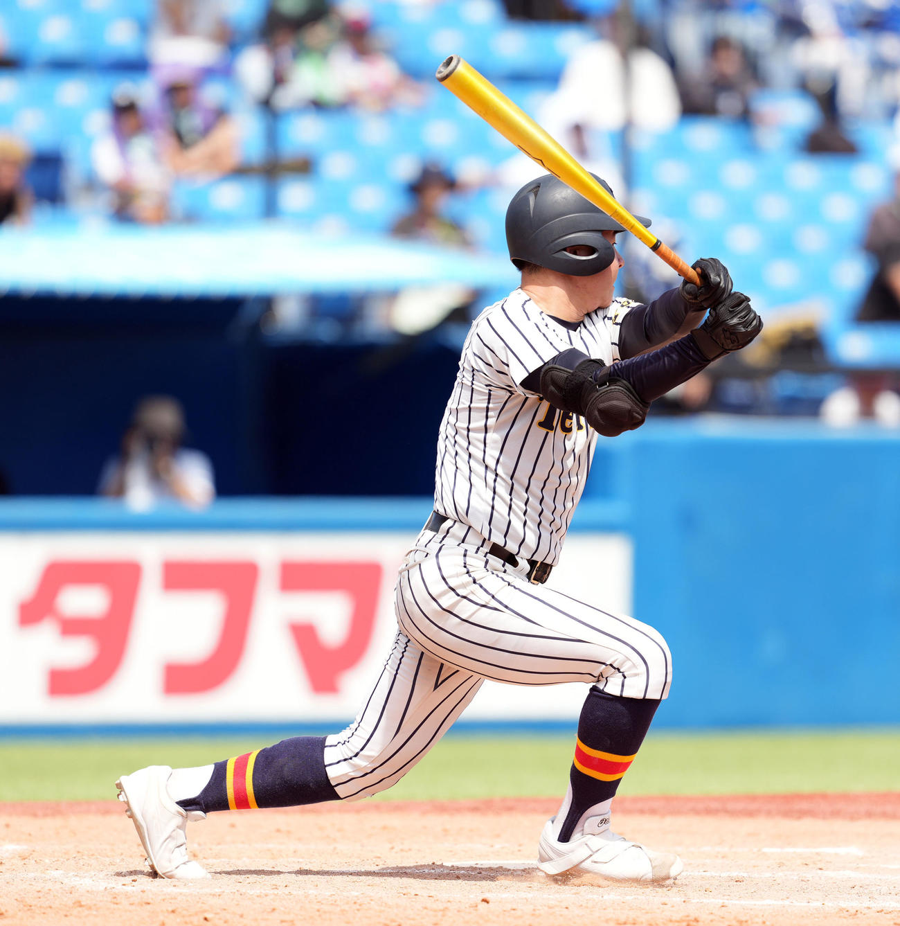 淑徳対帝京　5回裏帝京2死一、二塁、内野安打を放つ小野（撮影・たえ見朱実）
