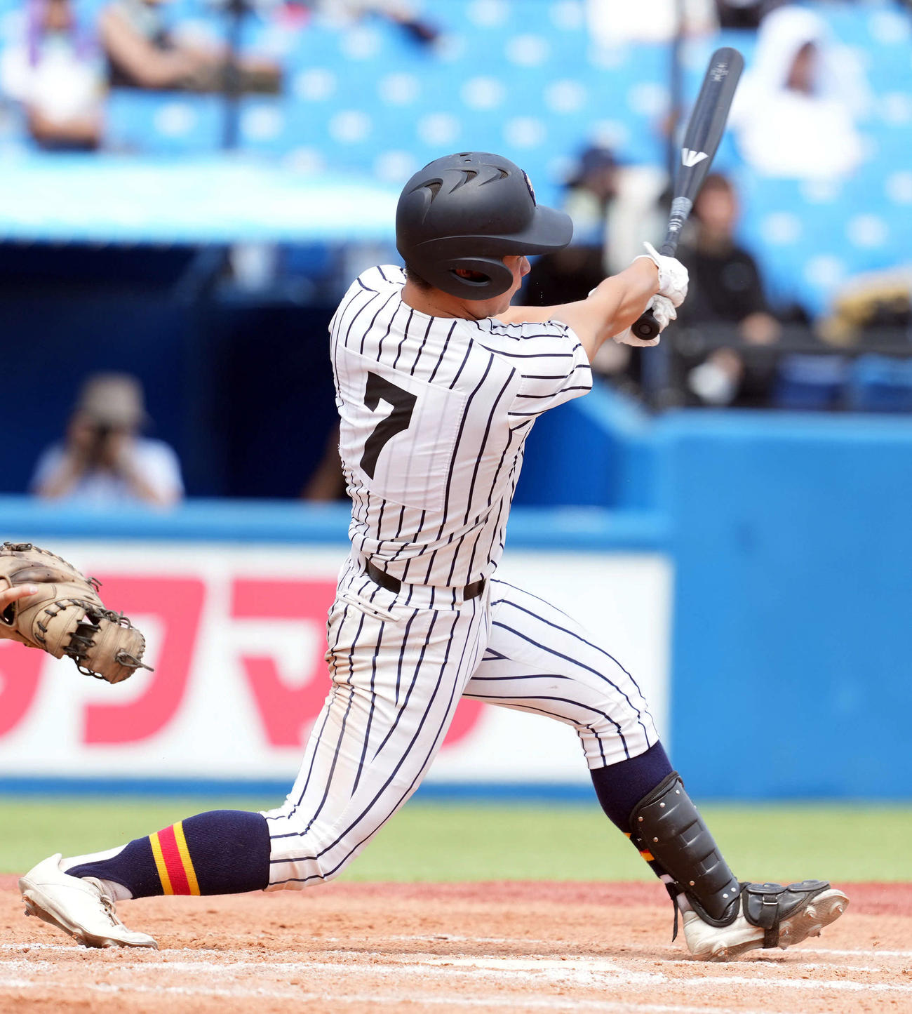 淑徳対帝京　6回裏帝京無死満塁、左前に適時打を放つ安部（撮影・たえ見朱実）