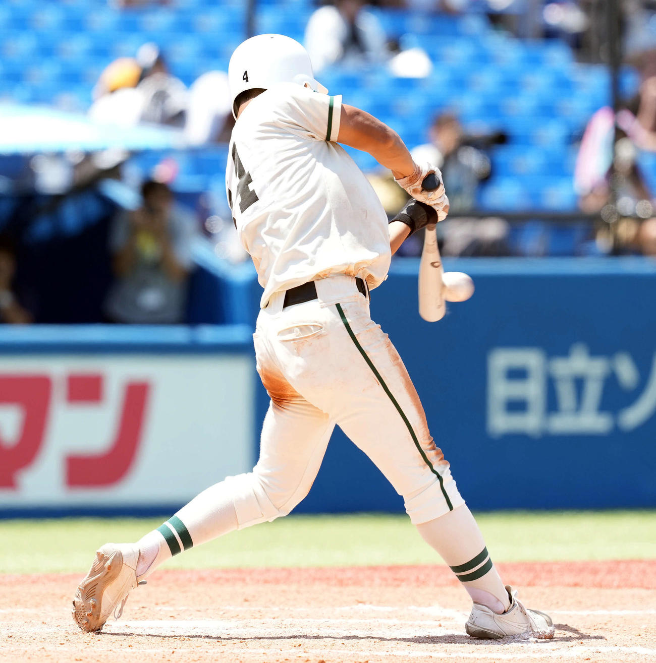 東亜学園対二松学舎大付　6回裏二松学舎大付2死二、三塁、中前に２点適時打を放つ岡部（撮影・たえ見朱実）