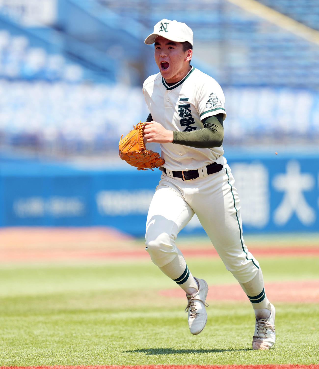 東亜学園対二松学舎大付　初回を無失点に抑えた二松学舎大付の先発関根（撮影・たえ見朱実）