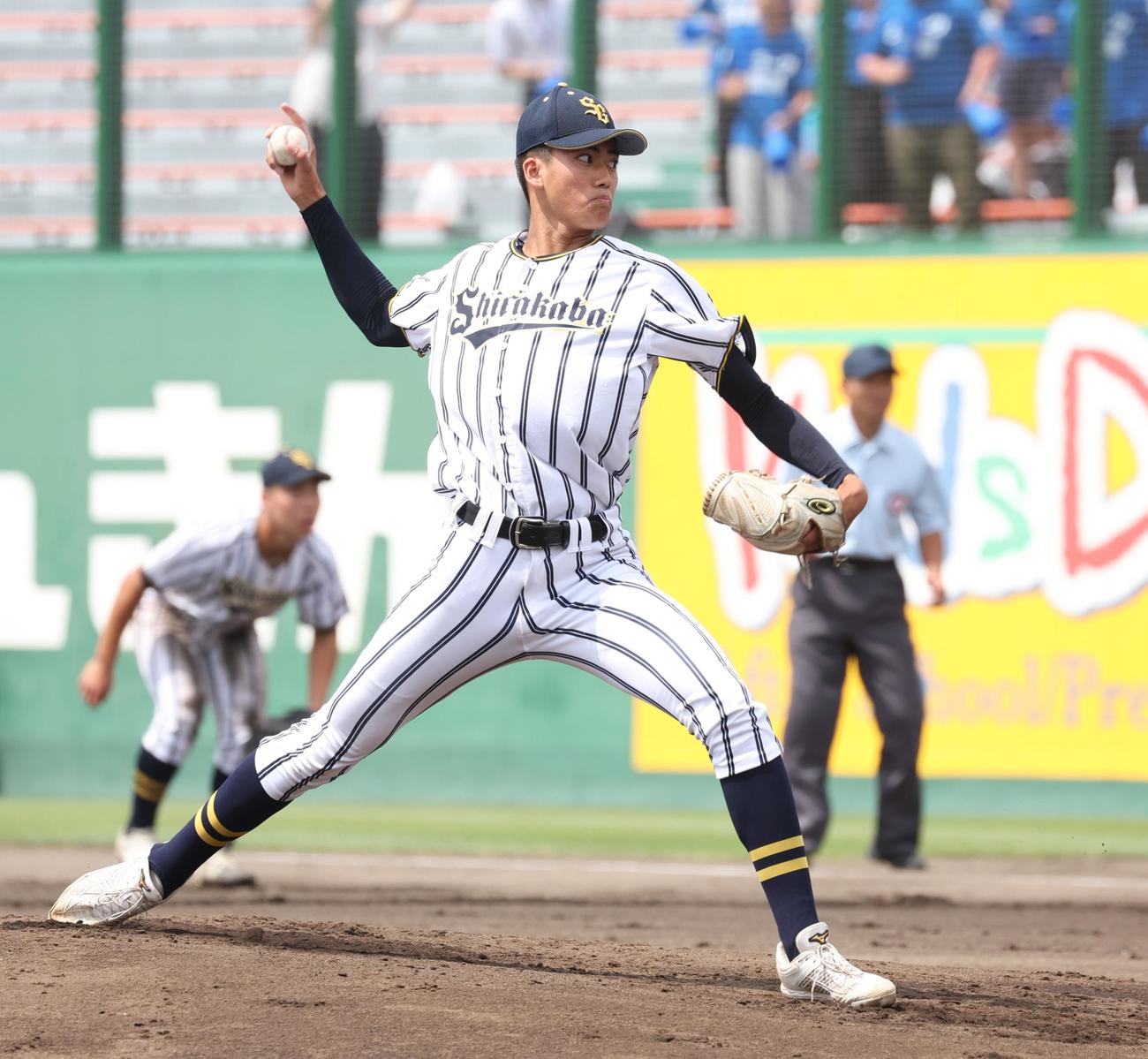 白樺学園対クラーク　白樺学園先発の半沢（撮影・黒川智章）