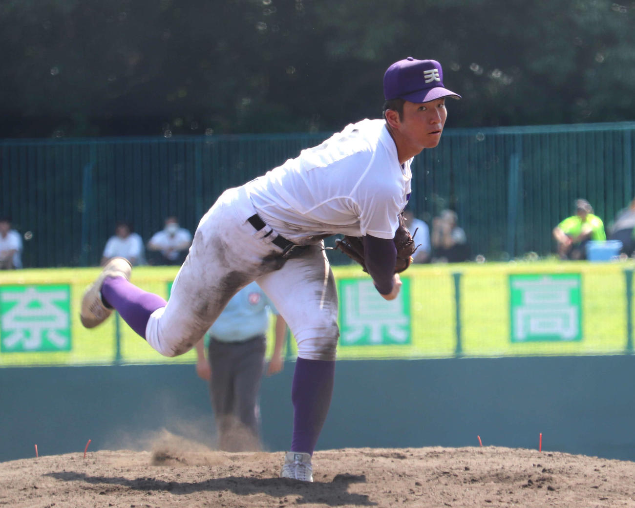 智弁学園対天理　天理の3番手で登板した主将の松本（撮影・中島麗）