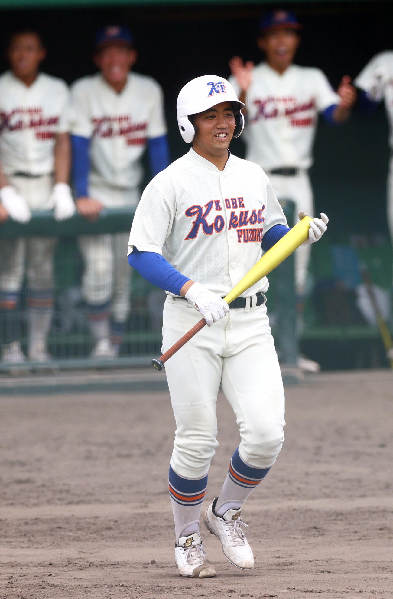 神戸国際大付対東洋大姫路　9回表神戸国際大付1死二塁、代打で打席に向かう津嘉山（撮影・上山淳一）