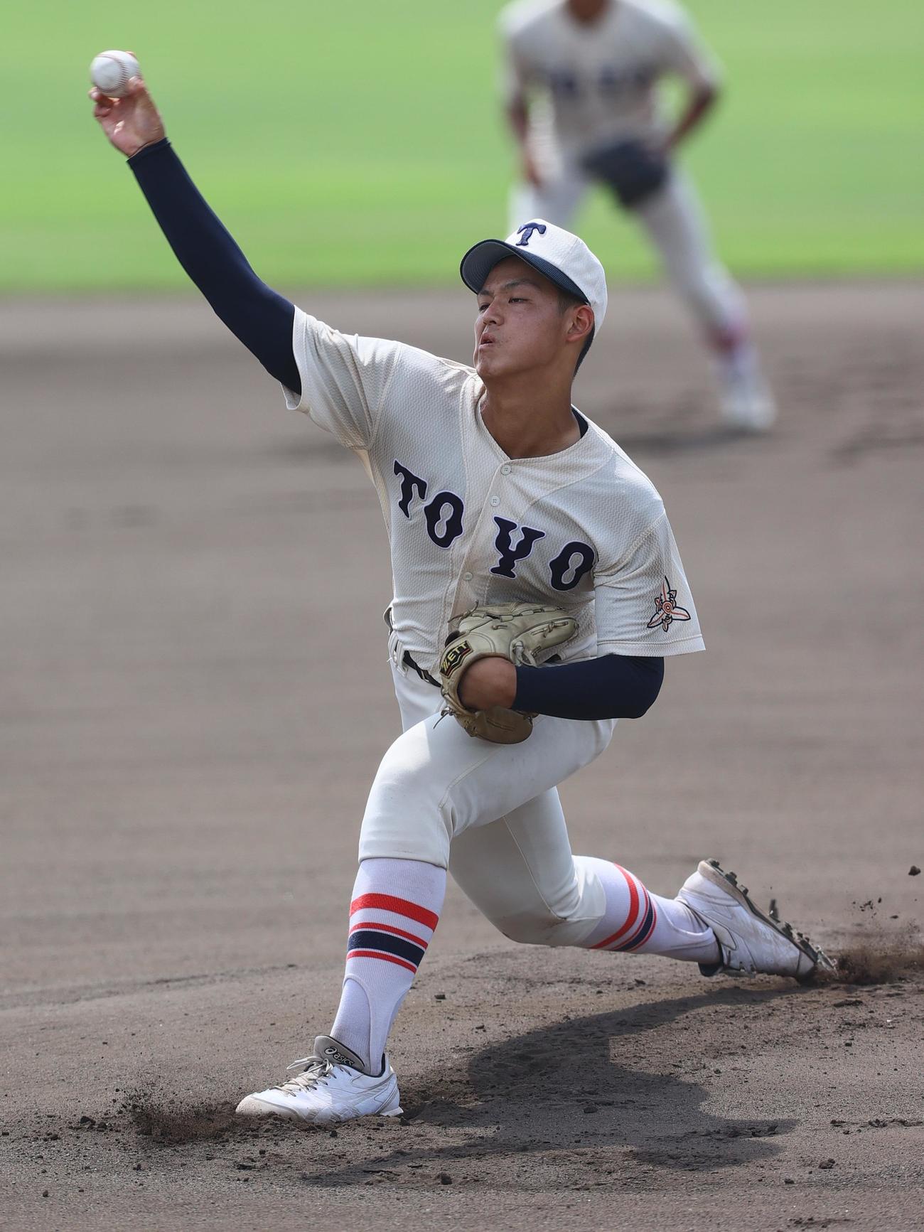 兵庫大会準々決勝　神戸国際大付対東洋大姫路　東洋大姫路先発の阪下（撮影・上山淳一）