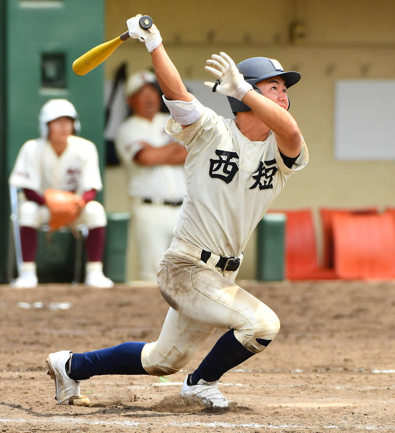 福岡大大濠対西日本短大付　8回裏西日本短大付2死一、二塁、山下は勝ち越しの右越え3点本塁打を放つ（撮影・岩下翔太）