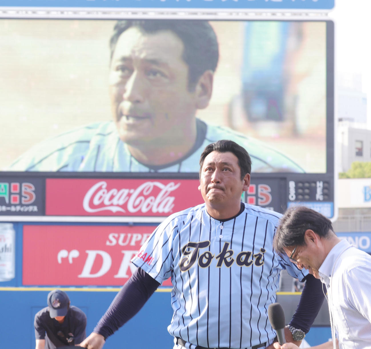 横浜対東海大相模　優勝監督インタビューで感極まる東海大相模・原監督（撮影・野上伸悟）