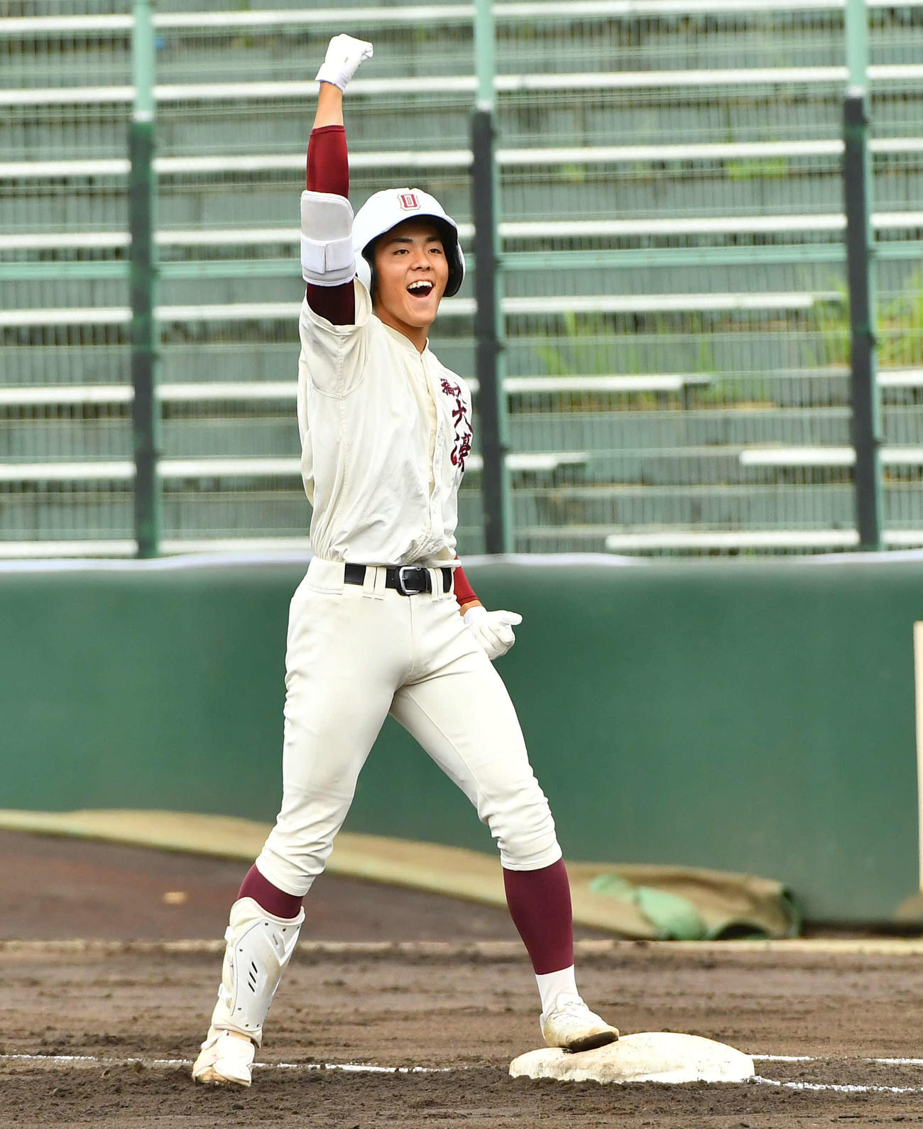 西日本短大付対福岡大大濠　1回表福岡大大濠2死二塁、先制の右前適時打を放ち、ガッツポーズする柴田（撮影・岩下翔太）