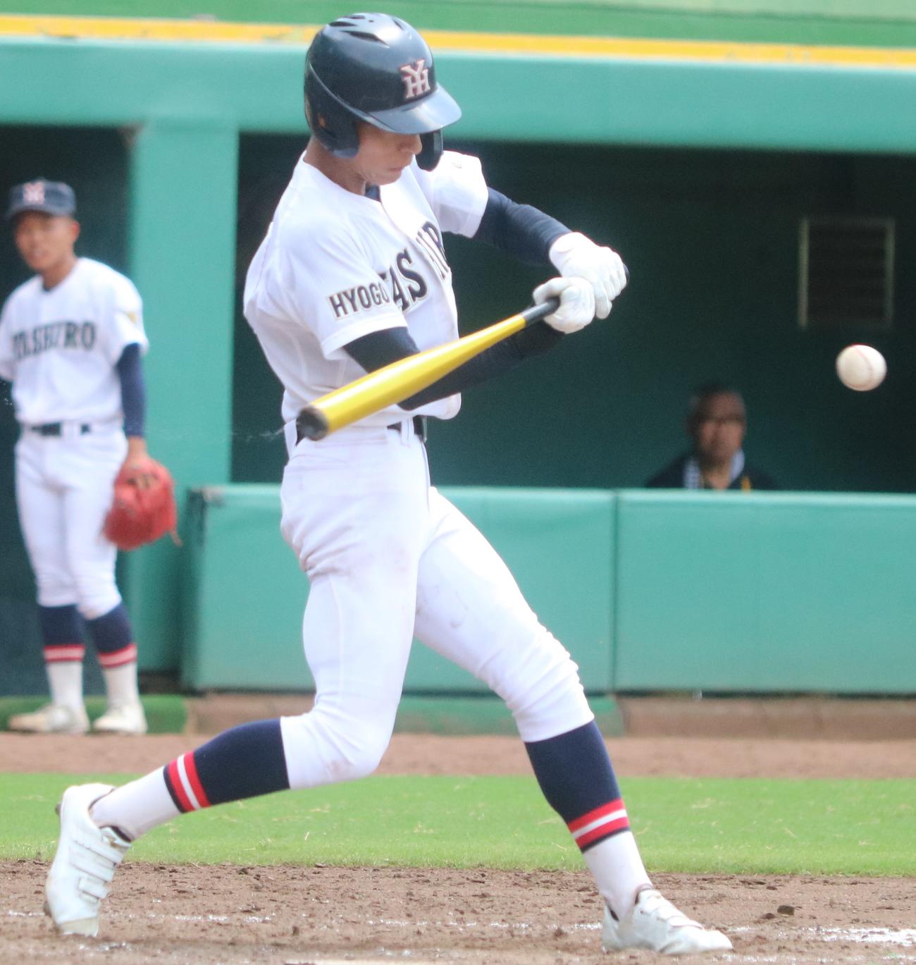 加古川北対社　3打数3安打2打点と活躍した社・藤原（撮影・塚本光）