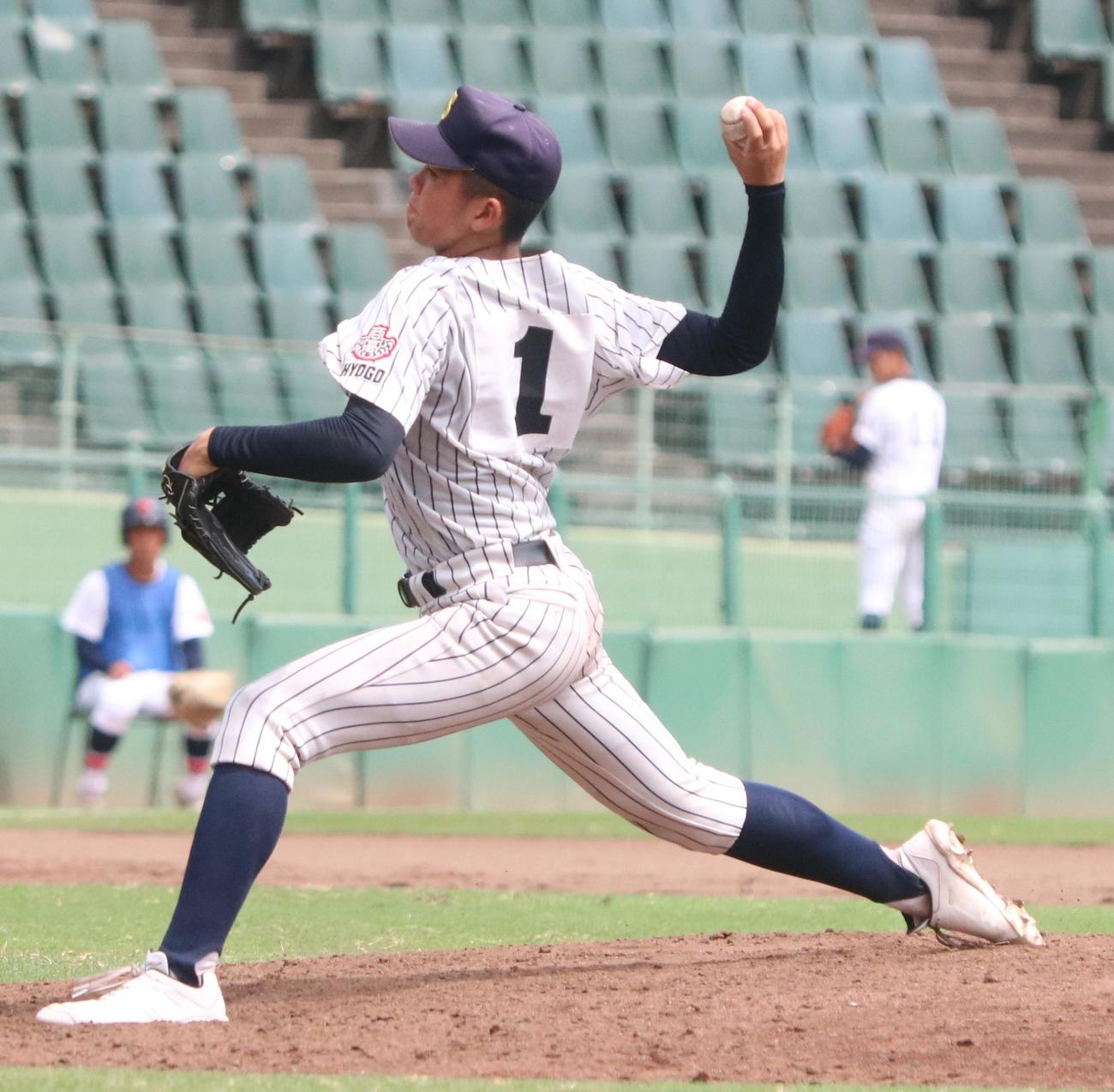 昨夏県準Vの明石商4強入り「スタミナに自信ある」2年生で背番「1