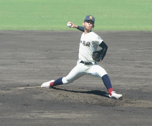 熊本工対熊本国府 先発した熊本国府・坂井(撮影・佐藤究)