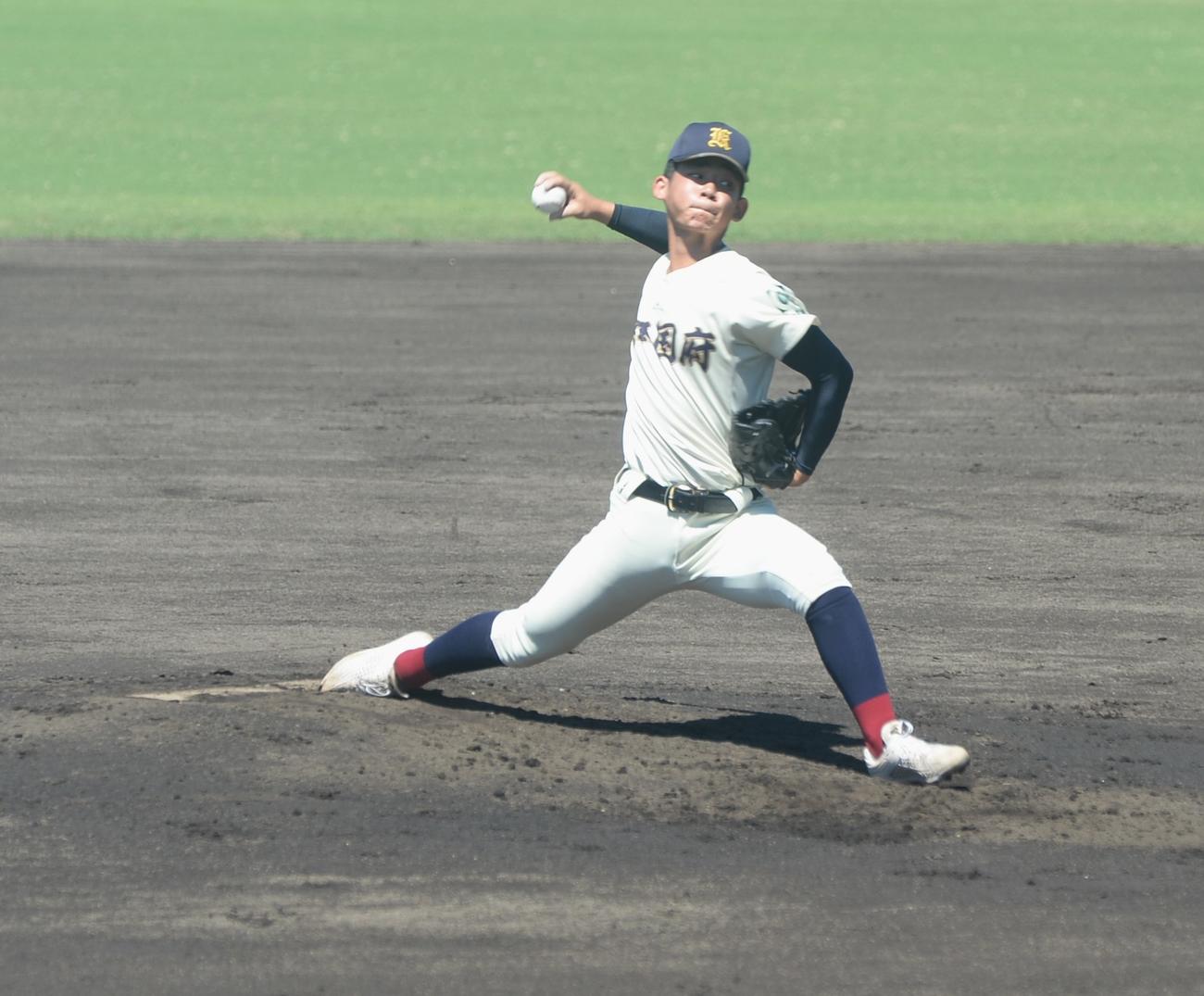 熊本工対熊本国府　先発した熊本国府・坂井（撮影・佐藤究）