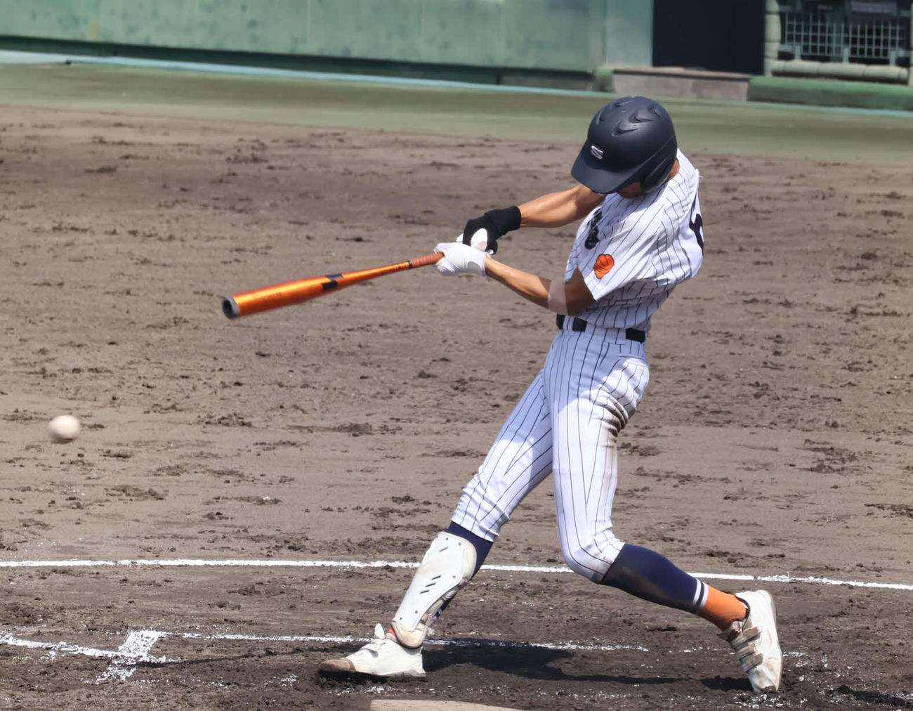 右前安打を打つ岩井（撮影・斉藤龍平）