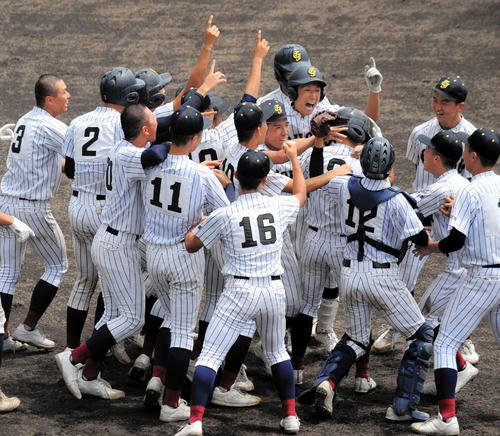 劇的な幕切れ！鳥取城北、あと1球で敗退から逆転サヨナラ…6年ぶり夏