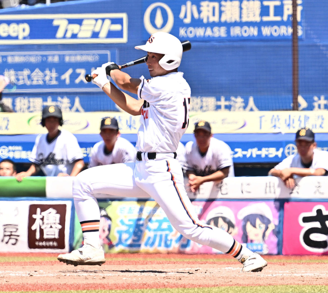 東京学館対木更津総合　4回裏木更津総合2死二、三塁、代打小畑は左翼に2点適時打を放つ（撮影・滝沢徹郎）