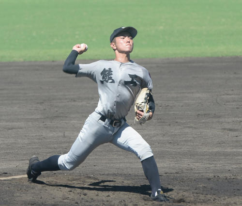 熊本工が23度目V背番号10山本凌雅が3試合連続完投、田島監督「1番を