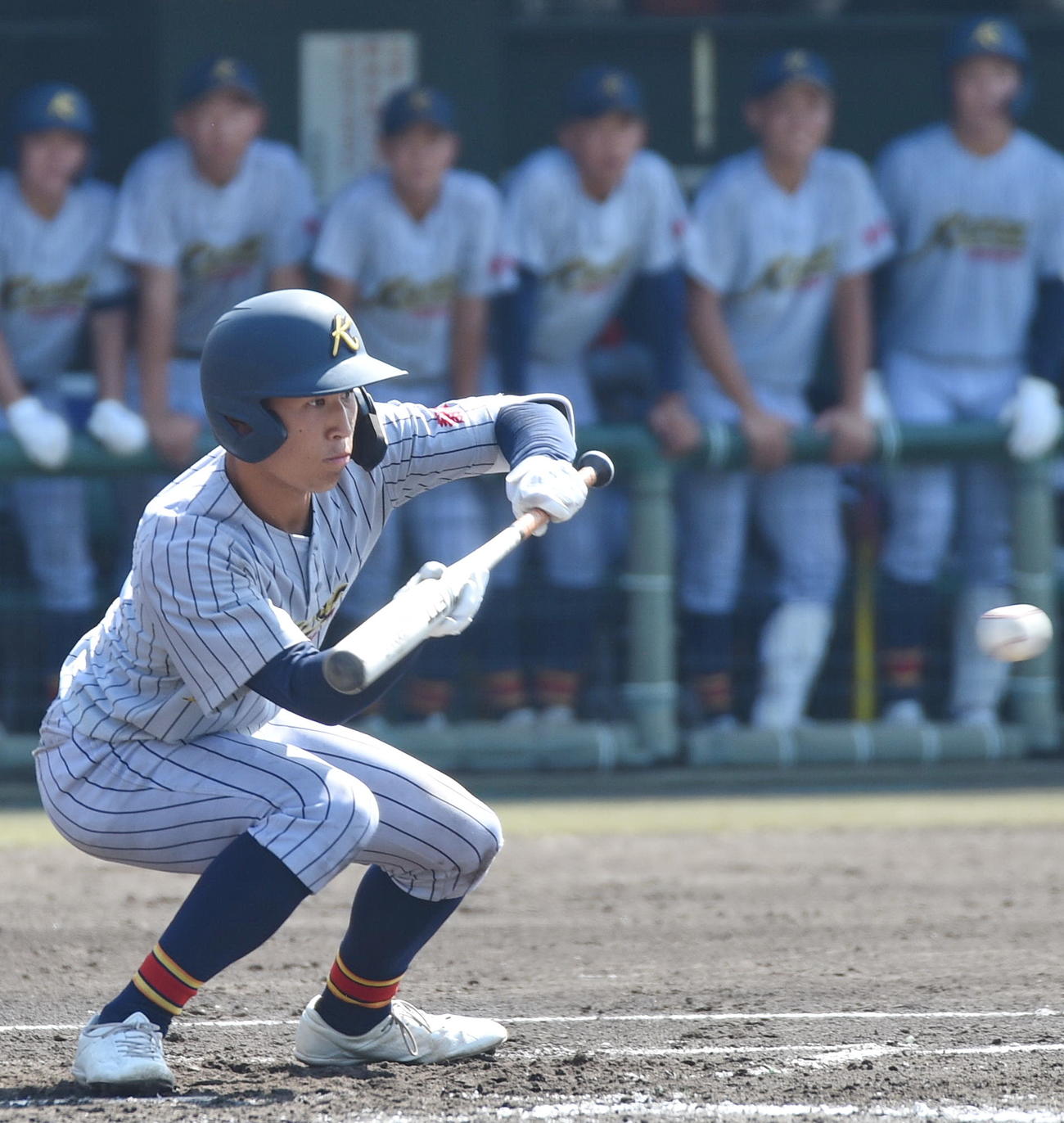 加藤学園対浜松工　2回表加藤学園1死二、三塁、2ランスクイズを決める屋　　　