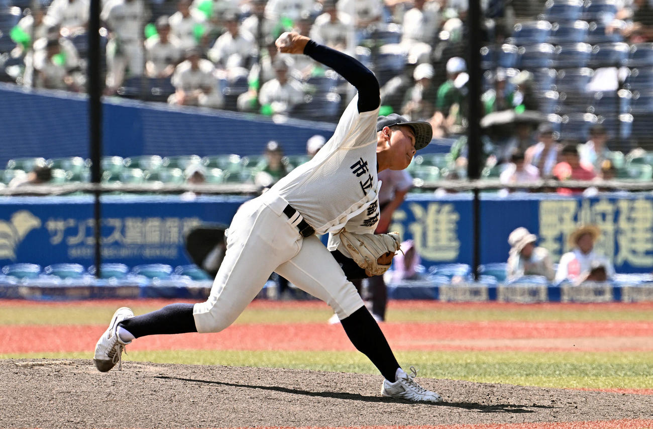 市原中央対市船橋　5回表から市船橋3番手で登板する工藤（撮影・滝沢徹郎）