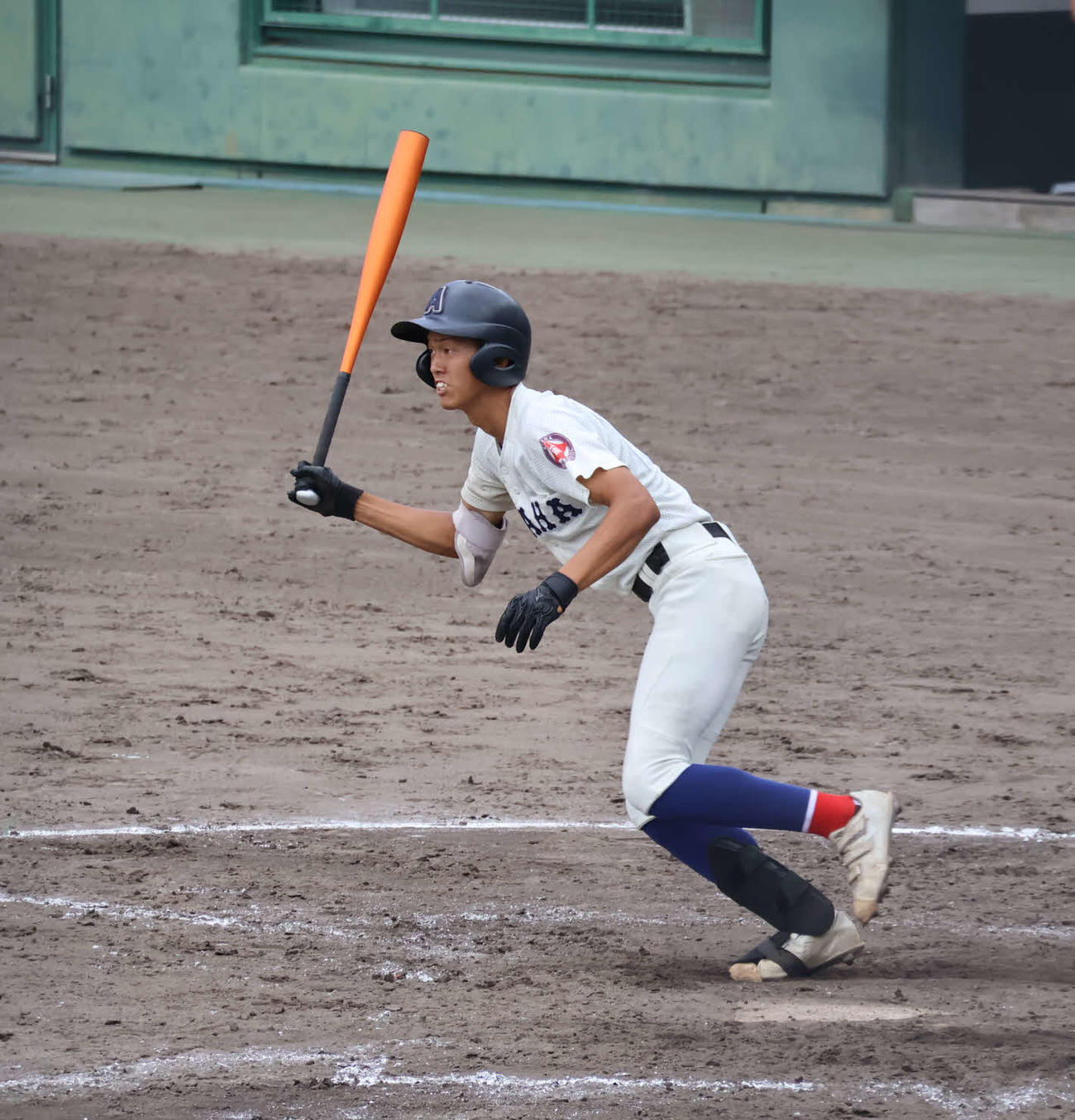 左適時三塁打を放つ北邑（撮影・斉藤龍平）